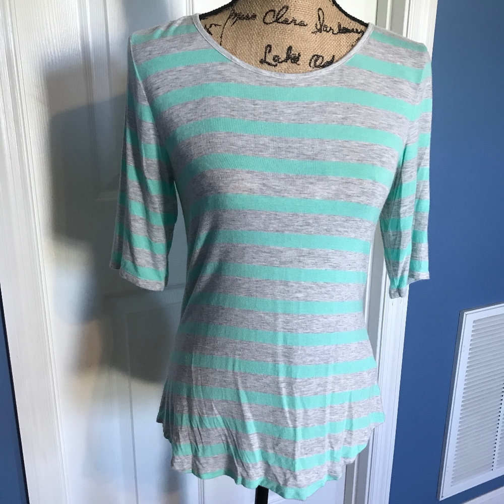 Quarter length t-shirt top